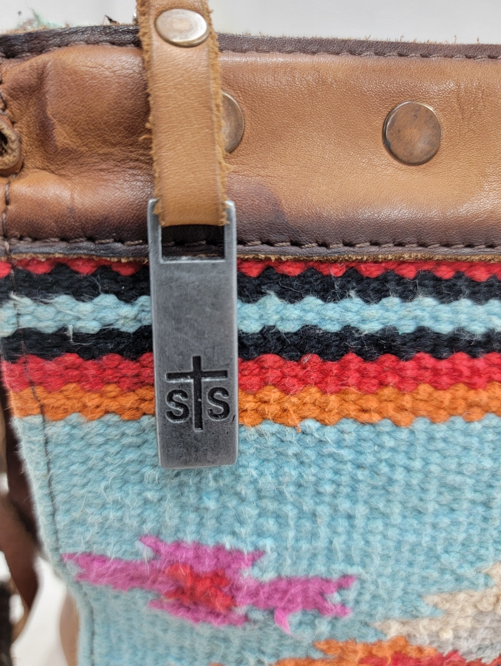 **SOLD******Southwestern Saddle Blanket Crossbody Bag - Picture 11 of 16